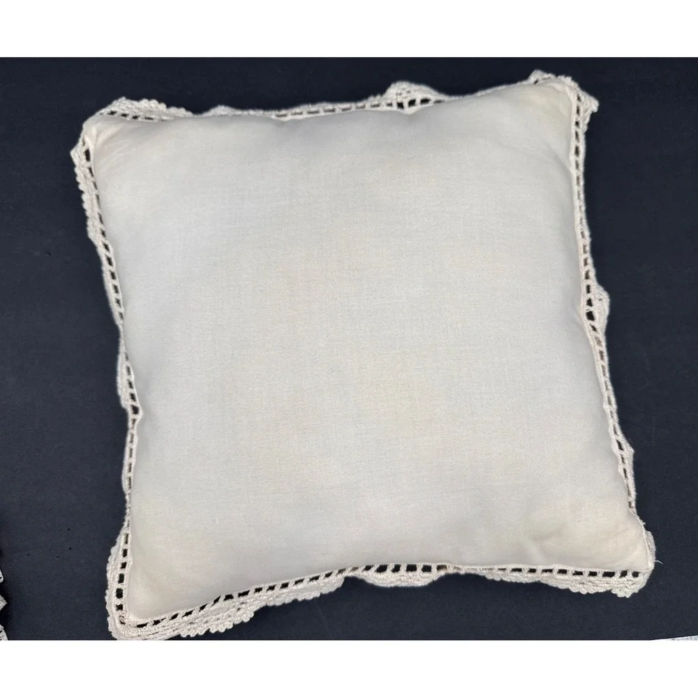 2 Vtg Crochet Throw Pillows Ivory‎ Decorative Scalloped Edge Grandma Boho Hippie